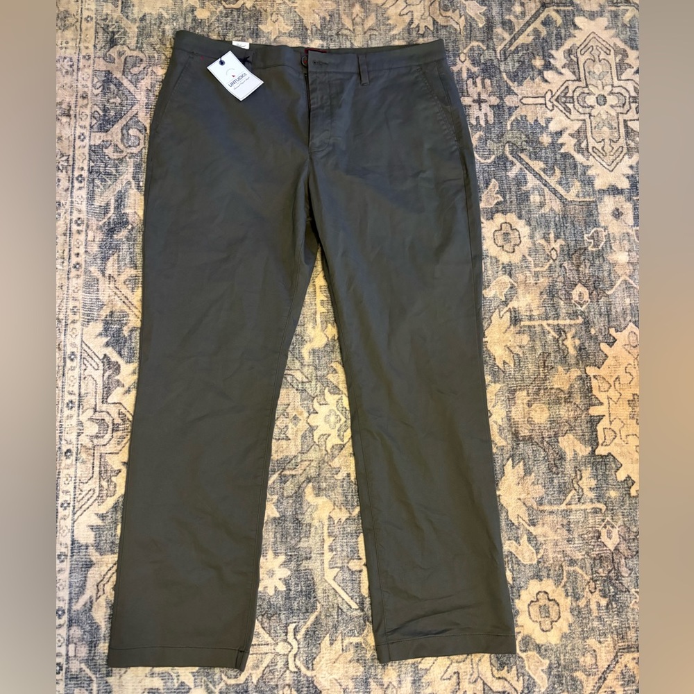 Untuckit NWT men’s st Clair pant relaxed fit green color 40x32